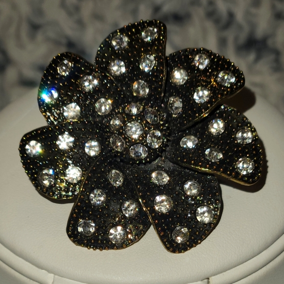 Beautiful rhinestones ring.  One size. Ring is a stretching material - Picture 3 of 3